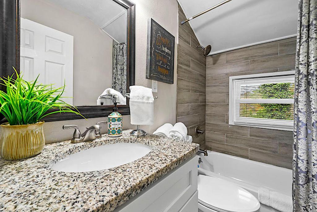 Goodkarma Rentals Refreshed Smyrna Home Near Battery Atl Half Mile To Interstate Atlanta Exterior foto